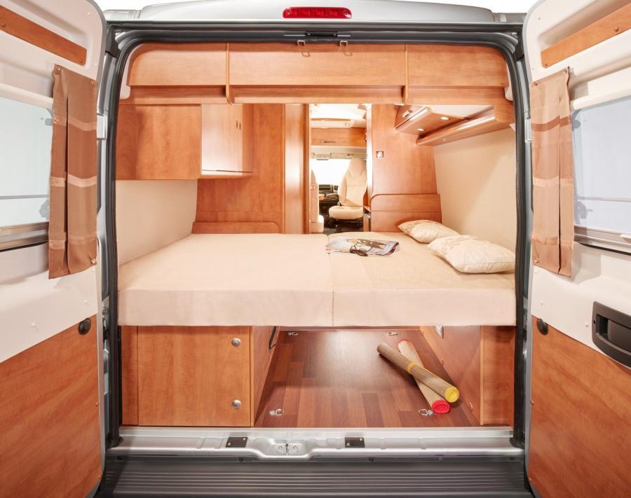 Интерьер Malibu Van 2014 года  (фото 12 из 19)